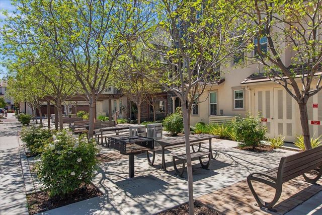 437 Hollow Falls Common, Fremont, CA 94539