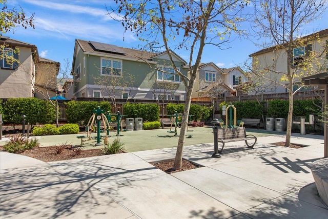 437 Hollow Falls Common, Fremont, CA 94539