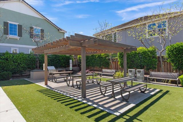 437 Hollow Falls Common, Fremont, CA 94539