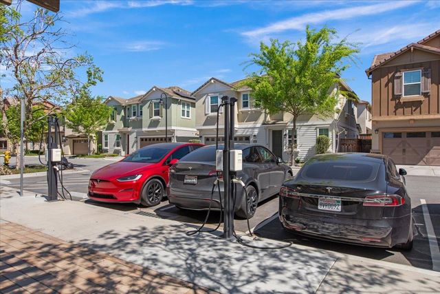 437 Hollow Falls Common, Fremont, CA 94539