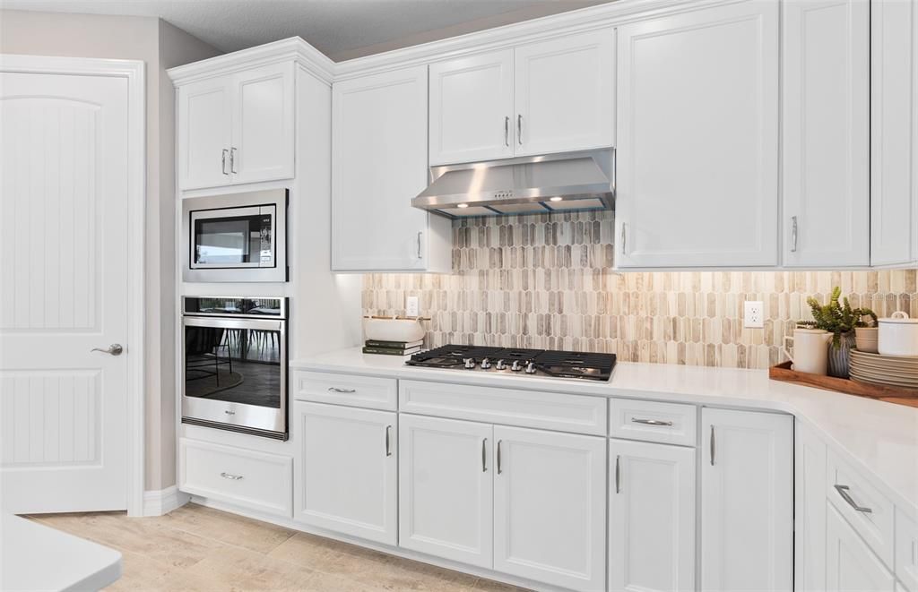 Image 7 of property listing at 2717 SERENITY MEADOW DRIVE, Kissimmee, FL 34744