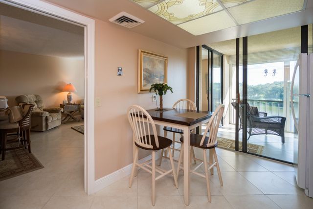 5188 Woodland Lakes Drive 335, Palm Beach Gardens, FL 33418