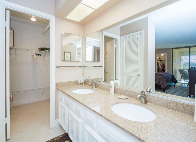 5188 Woodland Lakes Drive 335, Palm Beach Gardens, FL 33418