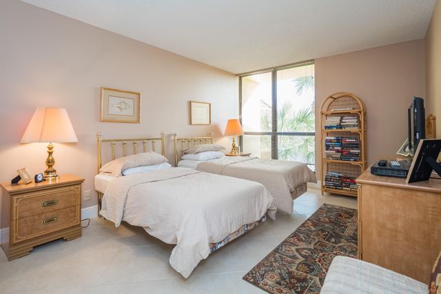 5188 Woodland Lakes Drive 335, Palm Beach Gardens, FL 33418
