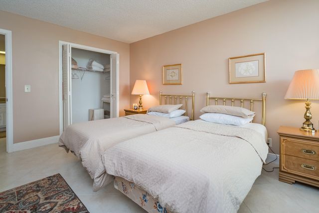 5188 Woodland Lakes Drive 335, Palm Beach Gardens, FL 33418