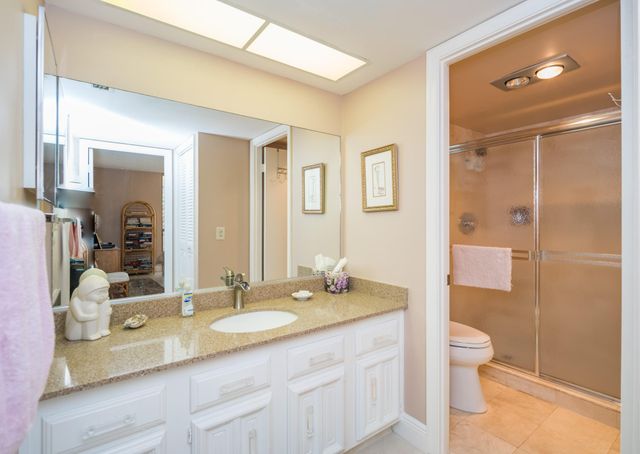5188 Woodland Lakes Drive 335, Palm Beach Gardens, FL 33418