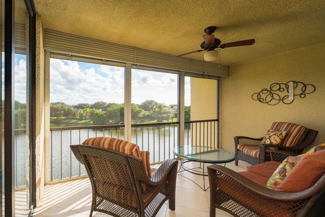 5188 Woodland Lakes Drive 335, Palm Beach Gardens, FL 33418