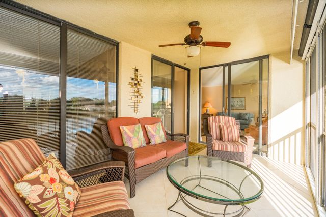 5188 Woodland Lakes Drive 335, Palm Beach Gardens, FL 33418
