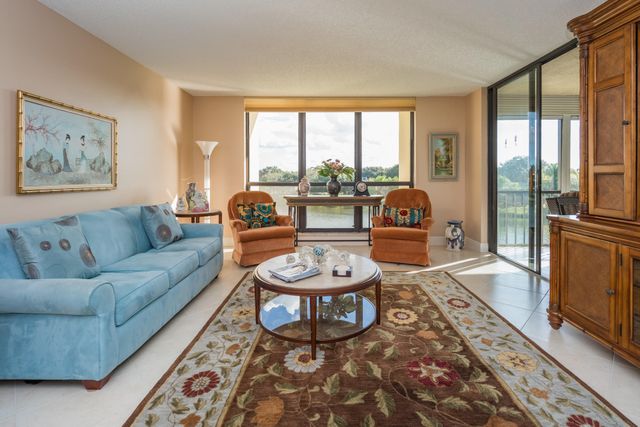 5188 Woodland Lakes Drive 335, Palm Beach Gardens, FL 33418