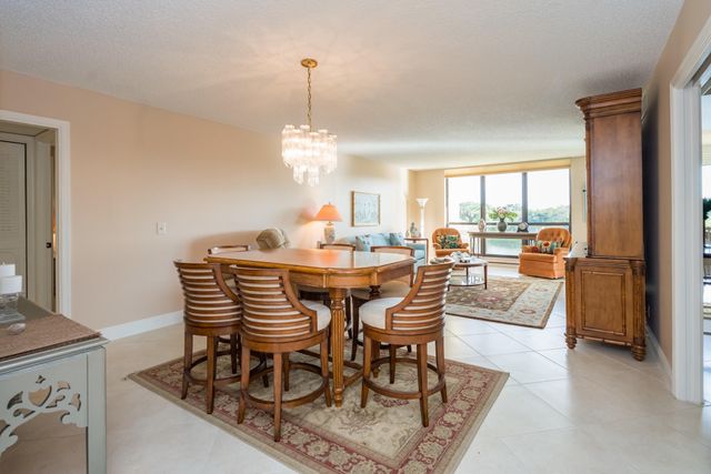 5188 Woodland Lakes Drive 335, Palm Beach Gardens, FL 33418