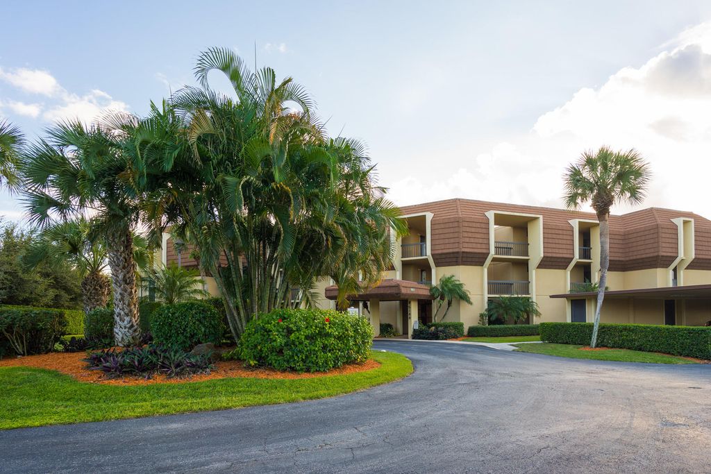 5188 Woodland Lakes Drive 335, Palm Beach Gardens, FL 33418