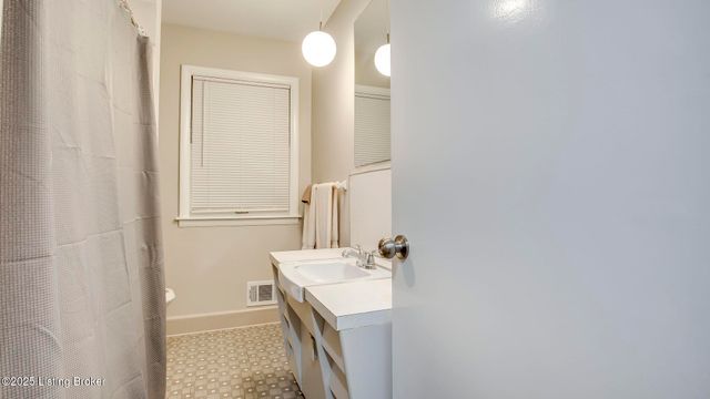 3608 Hanover Rd, Louisville, KY 40207