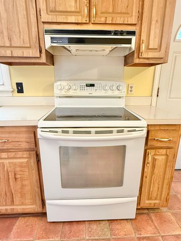 4 Rita Avenue, Pelham, NH 03076