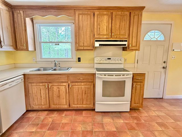 4 Rita Avenue, Pelham, NH 03076