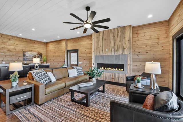 395 Pontoosuc Drive, Mineral Bluff, GA 30559