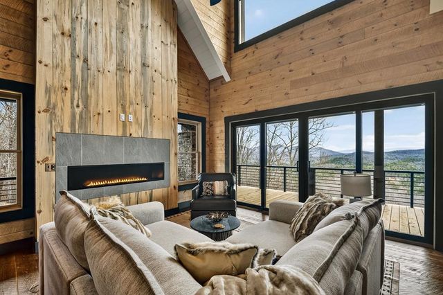 395 Pontoosuc Drive, Mineral Bluff, GA 30559