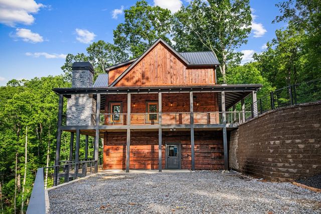 395 Pontoosuc Drive, Mineral Bluff, GA 30559