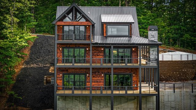 395 Pontoosuc Drive, Mineral Bluff, GA 30559