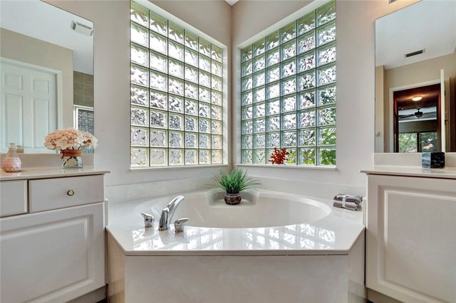 2365 Lake Ibis Lane SW, Vero Beach, FL 32962