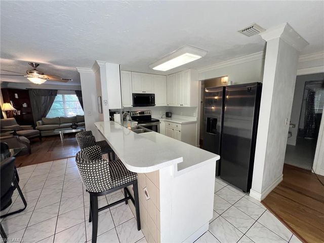 690 95th AVE N, Naples, FL 34108