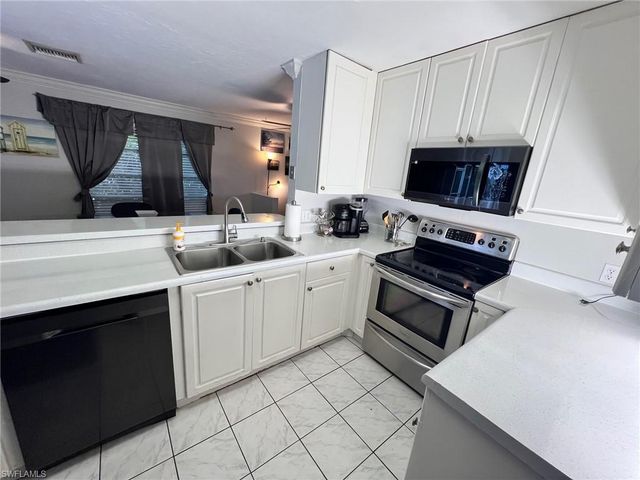 690 95th AVE N, Naples, FL 34108