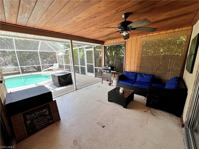 690 95th AVE N, Naples, FL 34108