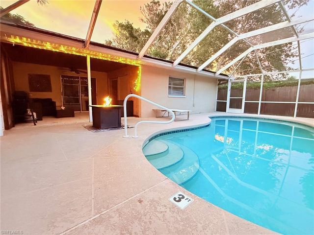 690 95th AVE N, Naples, FL 34108