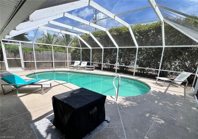 690 95th AVE N, Naples, FL 34108