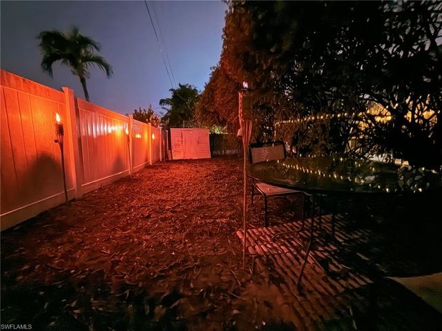 690 95th AVE N, Naples, FL 34108