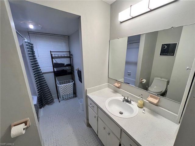 690 95th AVE N, Naples, FL 34108