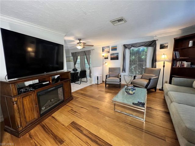 690 95th AVE N, Naples, FL 34108