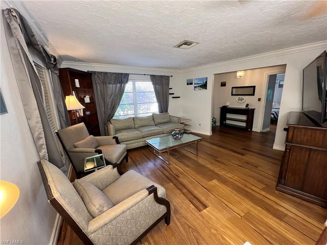 690 95th AVE N, Naples, FL 34108