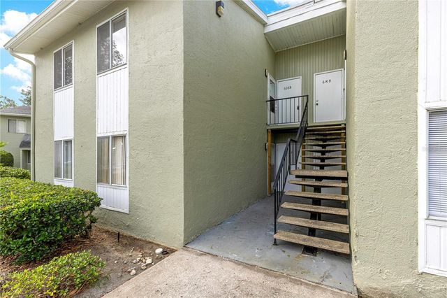 608 FAIRWAYS CIRCLE B, Ocala, FL 34472