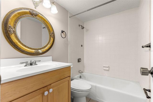 608 FAIRWAYS CIRCLE B, Ocala, FL 34472