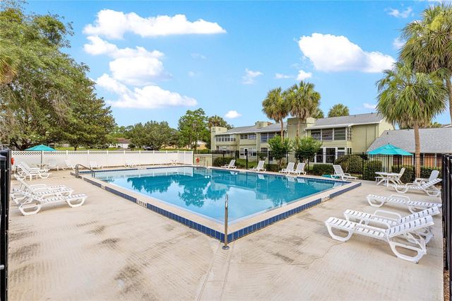 608 FAIRWAYS CIRCLE B, Ocala, FL 34472