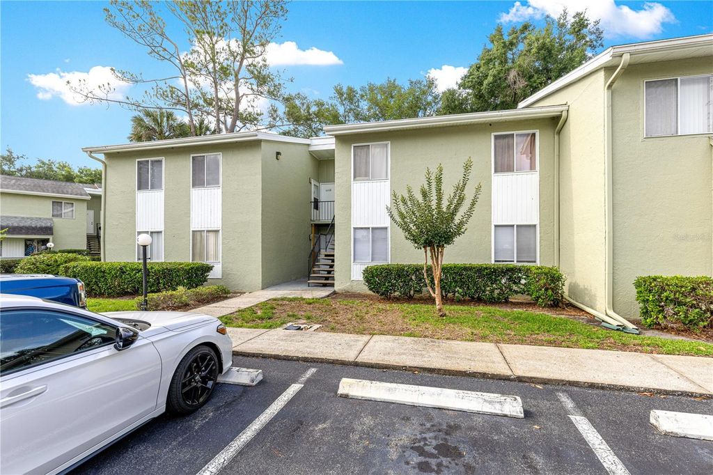 608 FAIRWAYS CIRCLE B, Ocala, FL 34472