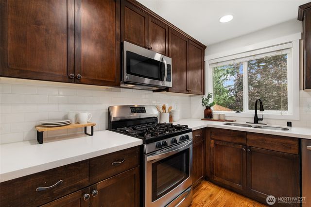 8618 NE 137th Street, Kirkland, WA 98034