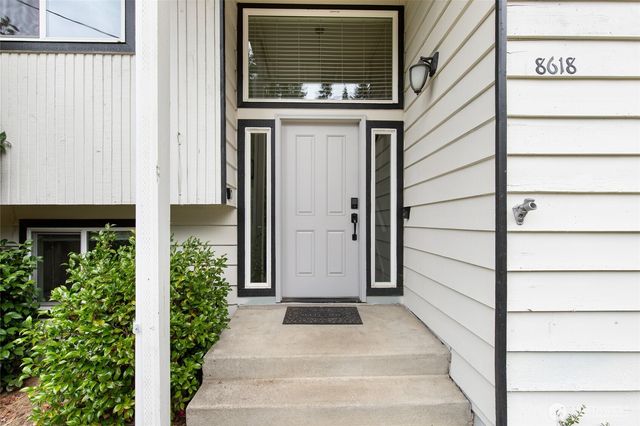 8618 NE 137th Street, Kirkland, WA 98034