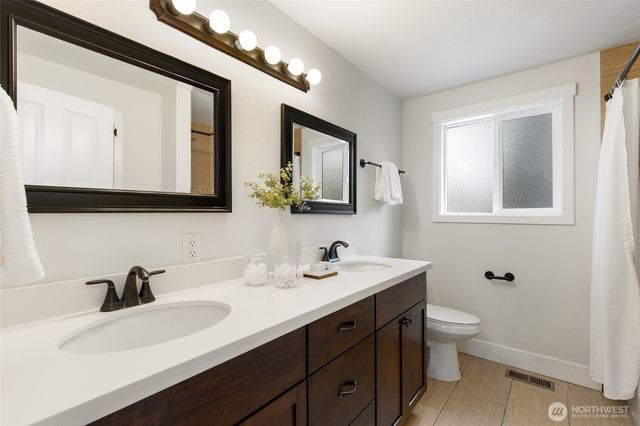 8618 NE 137th Street, Kirkland, WA 98034