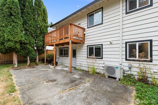 8618 NE 137th Street, Kirkland, WA 98034