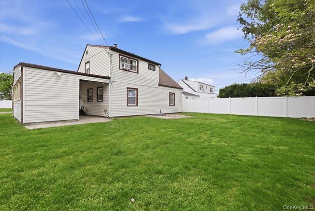 44 Cliff Lane, Levittown, NY 11756