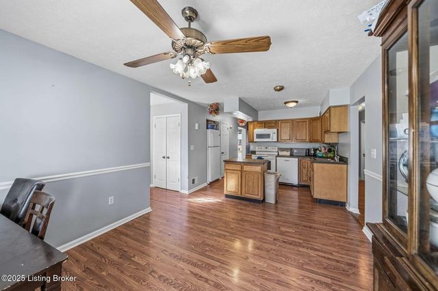 7508 Pimlico Dr, Louisville, KY 40214