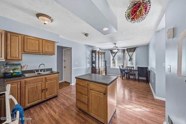 7508 Pimlico Dr, Louisville, KY 40214