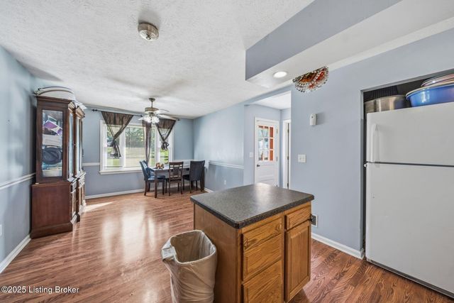 7508 Pimlico Dr, Louisville, KY 40214