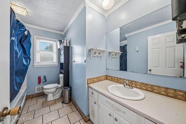 7508 Pimlico Dr, Louisville, KY 40214