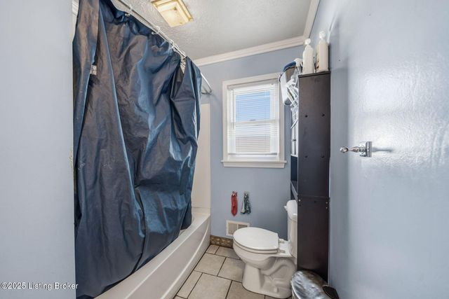 7508 Pimlico Dr, Louisville, KY 40214