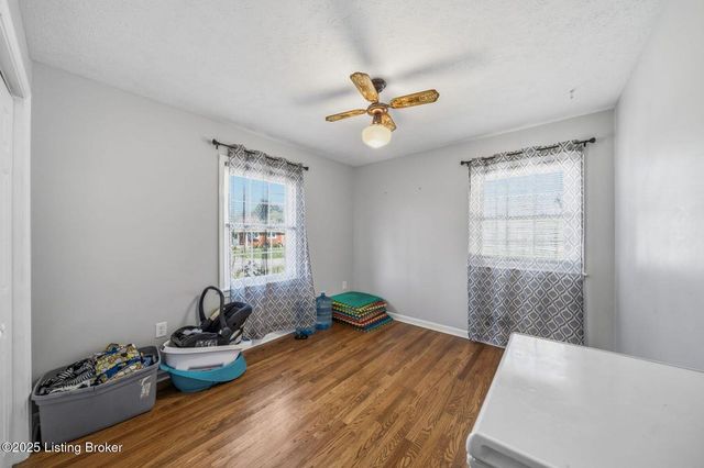 7508 Pimlico Dr, Louisville, KY 40214