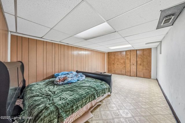 7508 Pimlico Dr, Louisville, KY 40214