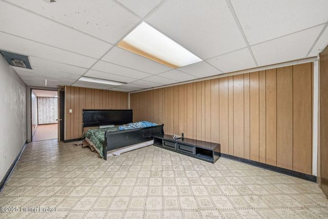 7508 Pimlico Dr, Louisville, KY 40214