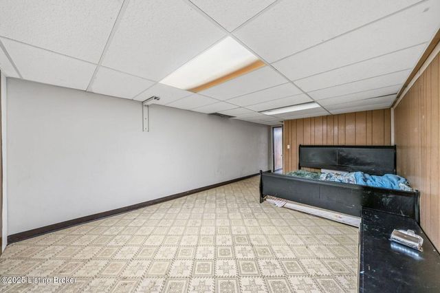 7508 Pimlico Dr, Louisville, KY 40214